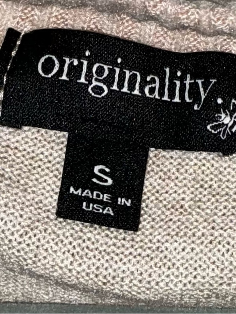 Orginality Cropped V-Neck Leopard Print Sweater - Picture 6 of 7